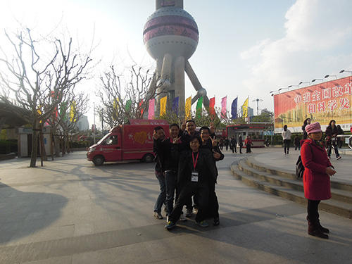 东方明珠合影
